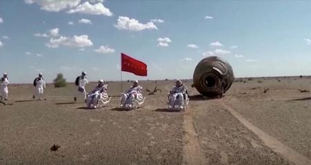 Astronautas chineses retornam à Terra após misão de 90 dias em estação espacial