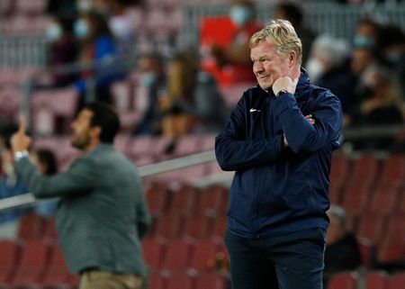Ronald Koeman durante partida entre Barcelona e Granada pelo Campeonato Espanhol