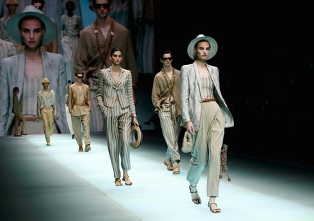 Desfile da marca Emporio Armani na Semana de Moda de Milão