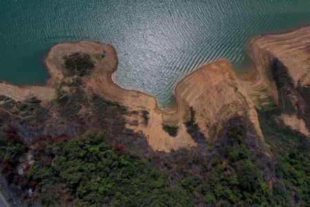 Baixo nível da represa de Furnas