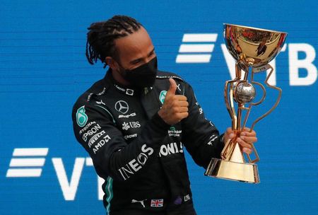 Hamilton comemora vitória no GP da Rússia