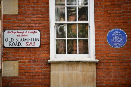 Princesa Diana é homenageada com placa azul em prédio onde morou em Londres Princesa Diana é homenageada com placa azul em prédio onde morou em Londres