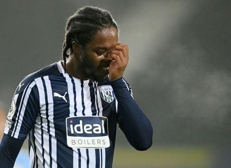 Romaine Sawyers durante partida do West Bromwich contra o Manchester City pelo Campeonato Inglês