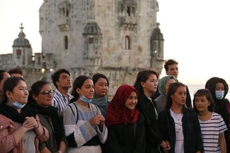 Jogadoras de futebol do Afeganistão visitam a Torre de Belém, em Lisboa