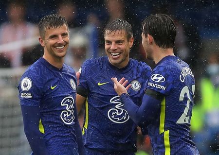 Jogadores do Chelsea celebram em vitória sobe o Southampton.