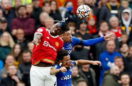 Cena de partida entre Manchester United e Everton, pelo Campeonato Inglês.