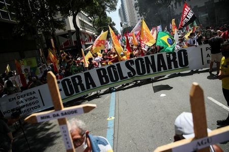 Protesto contra o presidente Jair Bolsonaro no centro do Rio de Janeiro Protesto contra o presidente Jair Bolsonaro no centro do Rio de Janeiro