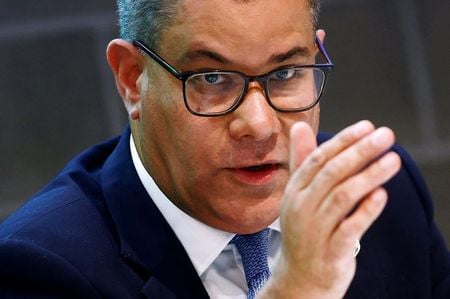 Presidente da COP26, Alok Sharma, durante evento em Milão.