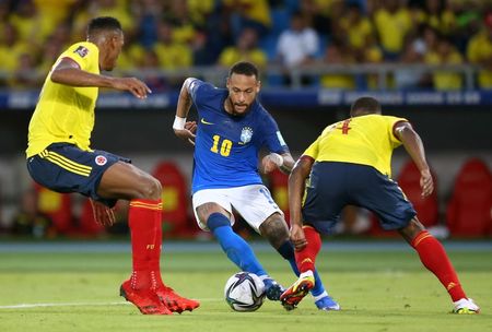 Neymar durante partida entre Brasil e Colômbia pelas eliminatórias para a Copa do Mundo