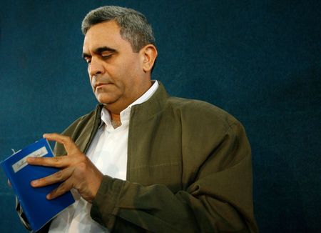 Raul Baduel, ex-ministro da Defesa da Venezuela, antes de entrevista à imprensa em Caracas em 2007
