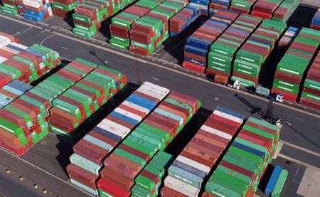 Contêineres parados no porto de Felixstowe, Reino Unido