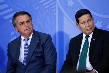 Bolsonaro e Mourão participam de cerimônia no Palácio do Planalto