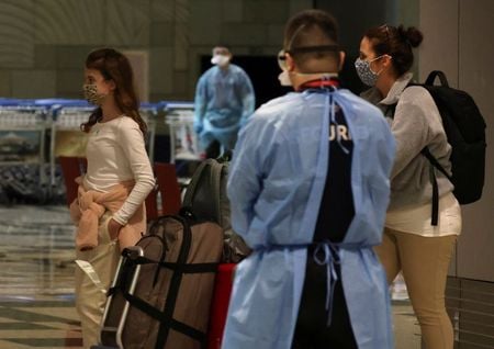 Restringir viagens por tipo de vacina pode ser discriminação, alerta Opas