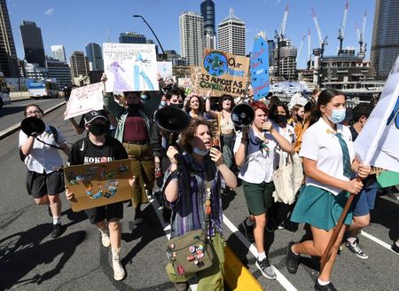 Estudantes e ativistas protestam contra as mudanças climáticas em Brisbane, na Austrália