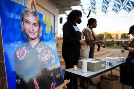 Vigília para a diretora de fotografia Halyna Hutchins em Albuquerque