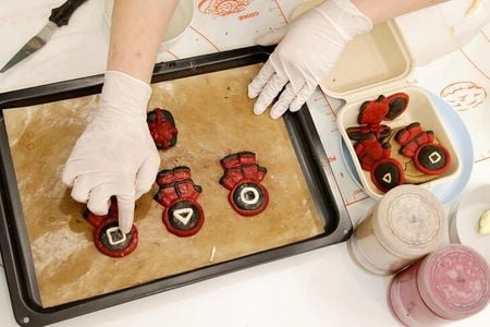 Loja produz cookies para cães inspirados na série “Round 6” da Netflix em Seul