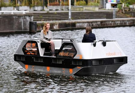Pesquisadores experimentam barcos autônomos, os ” Roboats” nas vias navegáveis de Amsterdã, na Holanda