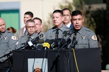 Entrevista coletiva da polícia de Santa Fe sobre acidente que matou diretora de fotografia em set de filmagem