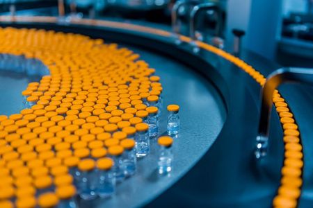 Frascos com doses pediátricas da vacina Pfizer-BioNTech contra Covid-19