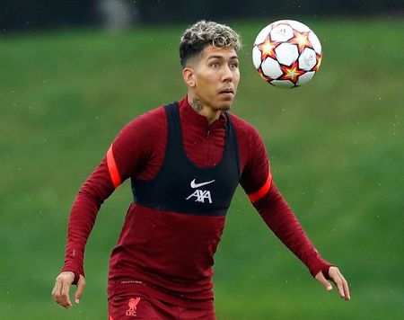 Roberto Firmino durante treinamento do Liverpool