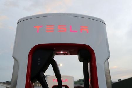 Estação de recarga da Tesla em Dietikon