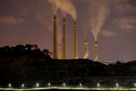 Usina de energia movida a carvão em Suralaya, na Indonésia