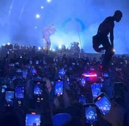 Multidão em festival de música Astroworld