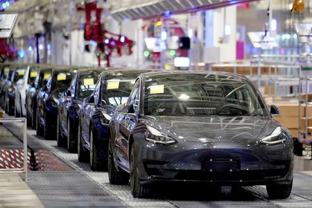 Produção de veículos Model 3 da Tesla, em Xangai, China