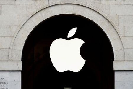 Logomarca da Apple, em Paris, França