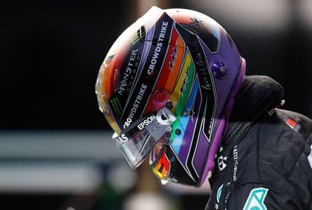 Lewis Hamilton durante treinos para o Grande Prêmio do Catar de Fórmula 1