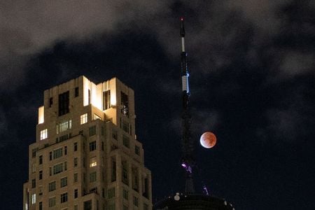 Eclipse visto no céu de Nova York
