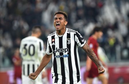 Danilo comemora após partida entre Juventus e Roma pelo Campeonato Italiano