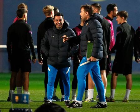 Xavi durante treino do Barcelona