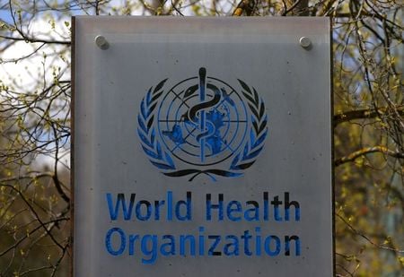 Logo da Organização Mundial da Saúde no prédio da entidade em Genebra