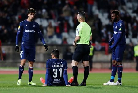 Árbitro encerra partida entre Belenenses-SAD e Benfica pelo Campeonato Português por falta de jogadores na equipe do Belenenses-SAD