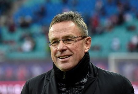 Ralf Rangnick durante partida do Campeonato Alemão