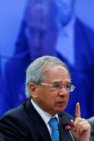 O ministro da economia, Paulo Guedes, fala na Câmara dos Deputados em Brasília