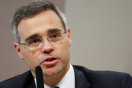 Ex-ministro André Mendonça durante sabatina na CCJ