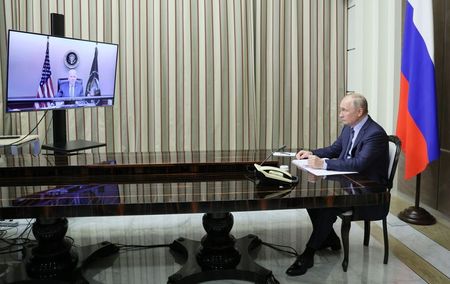 Presidente da Rússia, Vladimir Putin, durante videconferência com presidente dos Estados Unidos, Joe Biden, em Sochi
