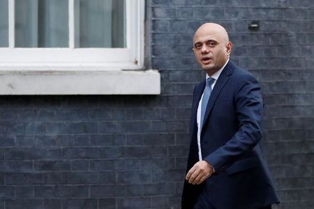 Secretário de Saúde do Reino Unido, Sajid Javid, chega à residência oficial do primeiro-ministro em Londres