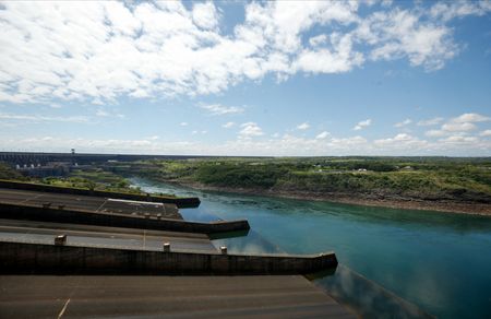 Hidrelétrica de Itaipu, vista do lado paraguaio