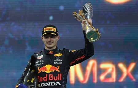 Max Verstappen, da Red Bull, comemora vitória no GP de Abu Dhabi e título da F1