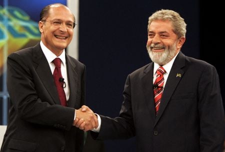 Ex-presidente Luiz Inácio Lula da Silva e ex-governador de São Paulo Geraldo Alckmin durate debate da eleição presidencial de 2006 no Rio de Janeiro
