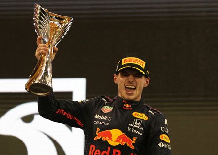 Max Verstappen comemora vitória no Grande Prêmio de Abu Dhabi de Fórmula 1