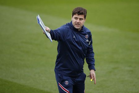 Mauricio Pochettino comanda treinamento do Paris St Germain no centro de treinamento do clube
