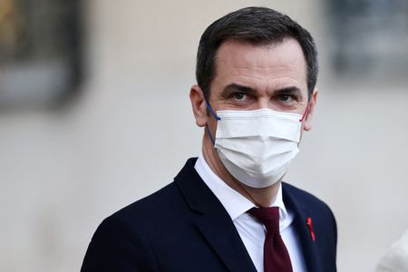 Ministro da Saúde da França, Olivier Véran, em Paris