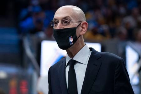 Comissário da NBA, Adam Silver, durante partida entre Los Angeles Clippers e Golden State Warriors, em San Francisco