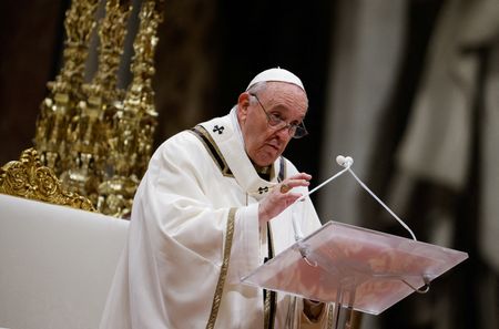 Papa Francisco celebra missa no Vaticano