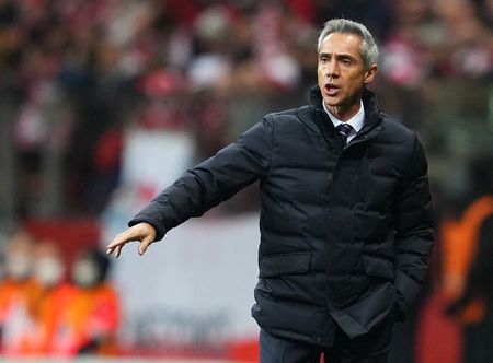 Paulo Sousa durante partida entre as seleções de Polônia e Hungria pelas eliminatórias da Copa do Mundo em Varsóvia