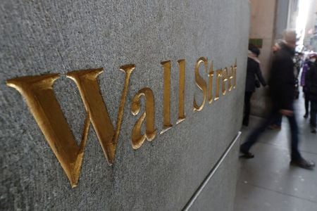 Wall St abre em alta com otimismo sobre vacinação e estímulo nos EUA